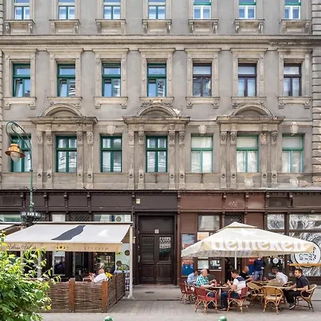 Lovely In The Heart Of The * Budapest