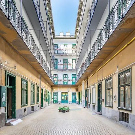Lovely In The Heart Of The Apartment Budapest
