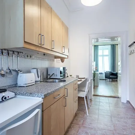 Apartment Lovely In The Heart Of The Budapest