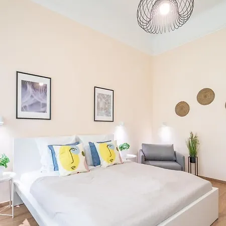 Apartment Lovely In The Heart Of The Budapest